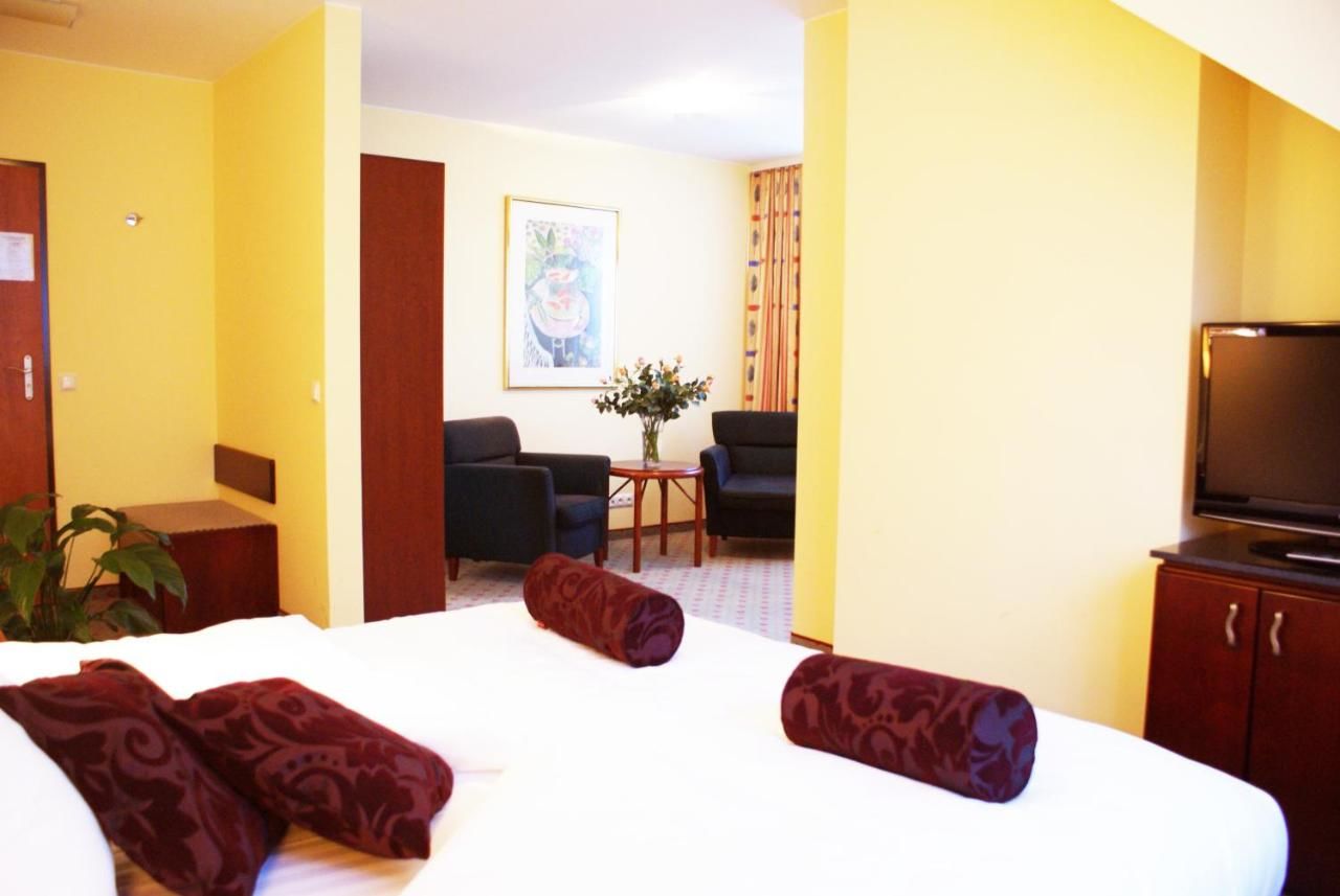 Отель Hotel Wilga by Katowice Airport Пирзовице-20