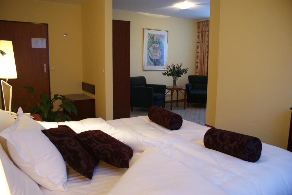 Отель Hotel Wilga by Katowice Airport Пирзовице