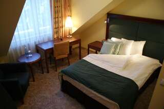 Отель Hotel Wilga by Katowice Airport Пирзовице Двухместный номер с 1 кроватью или 2 отдельными кроватями-3
